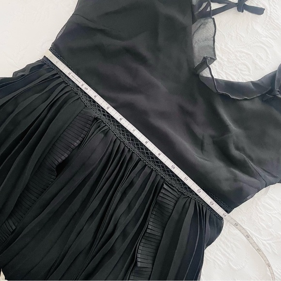 NWOT Lulus Never a Dull Moment Black Tie-Strap Pleated Midi Dress Medium - Picture 7 of 7